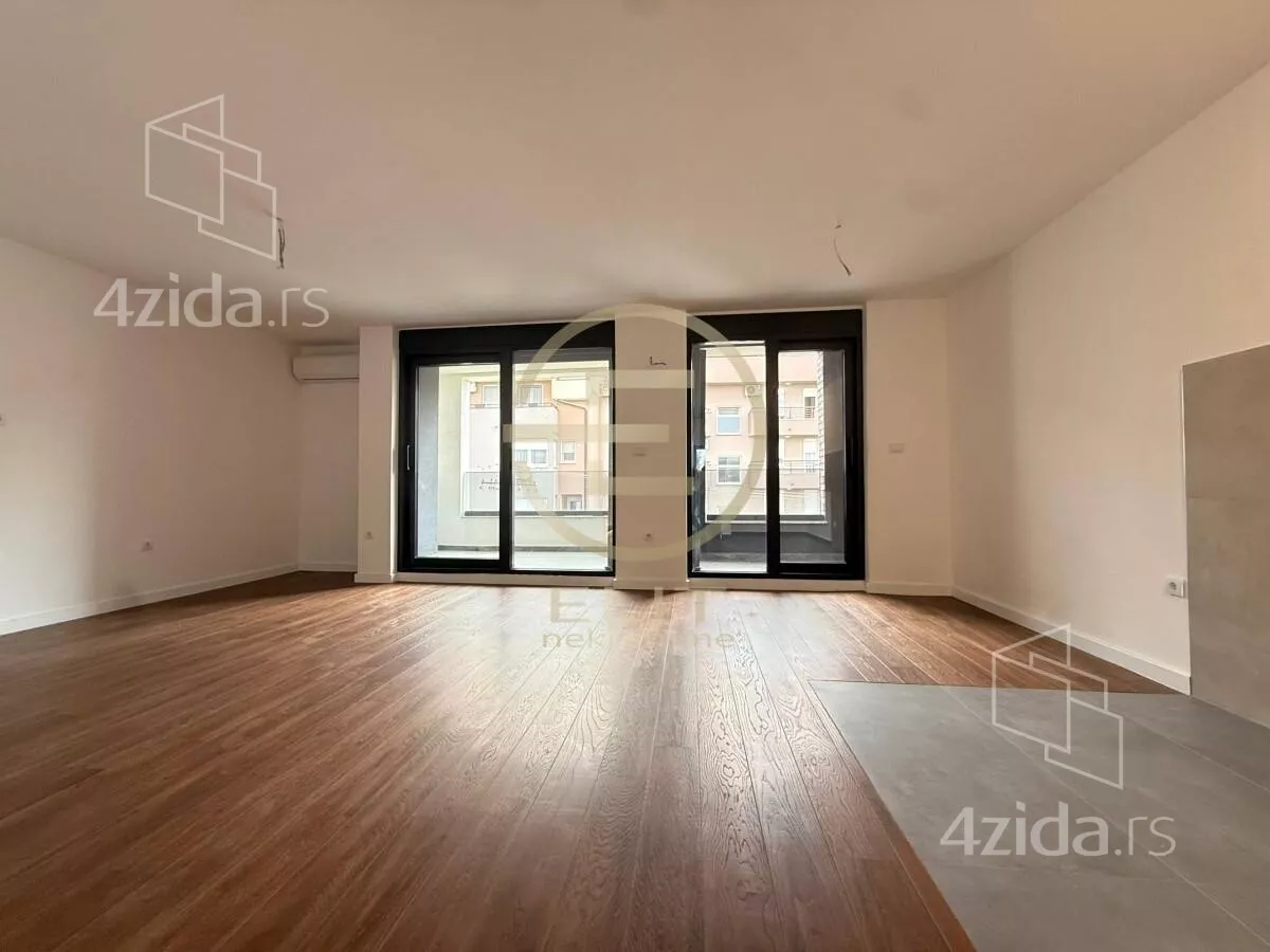 Šestosoban stan | 4zida