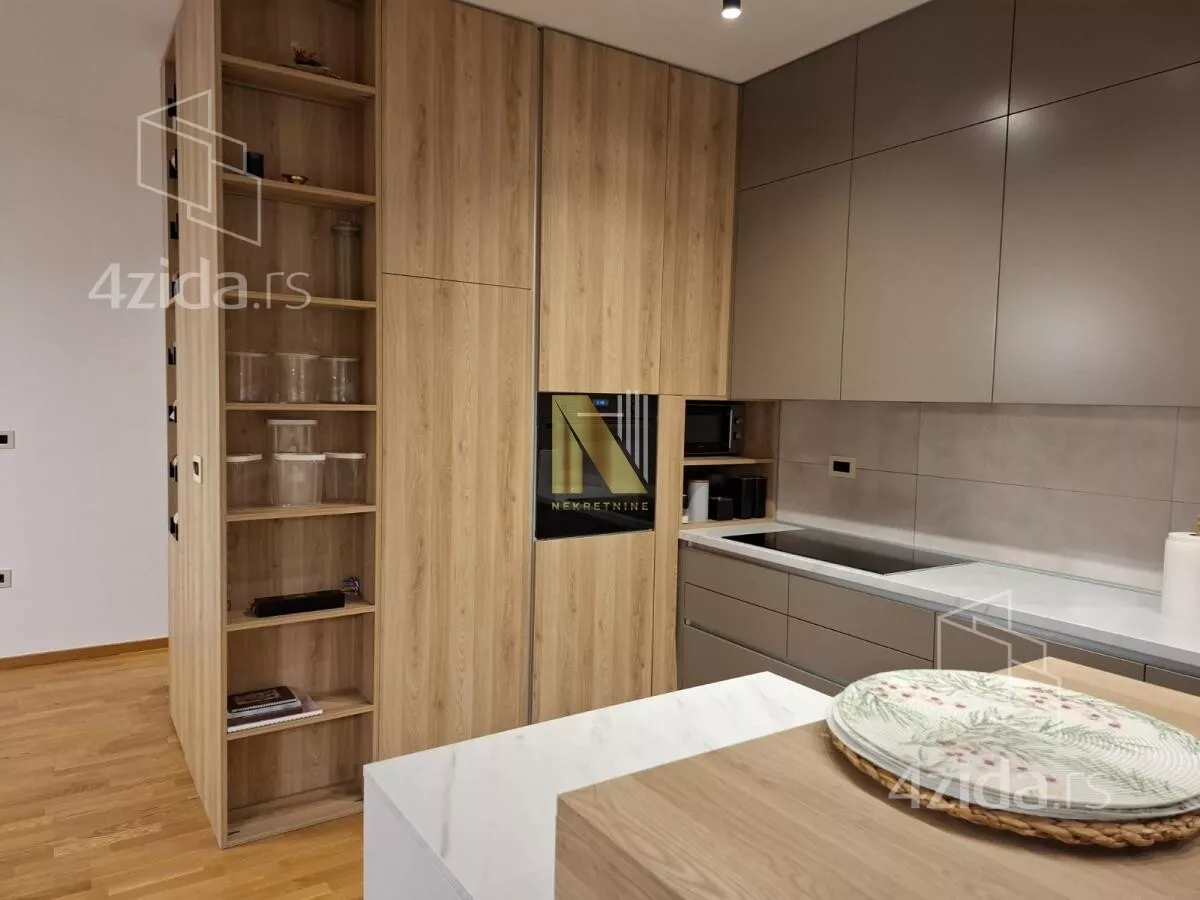 Četvoroiposoban stan | 4zida