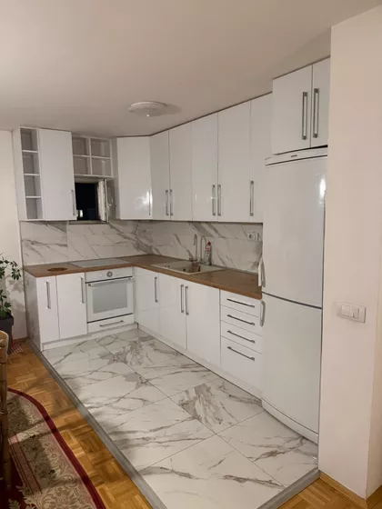 Justina Popovića | 4zida.rs