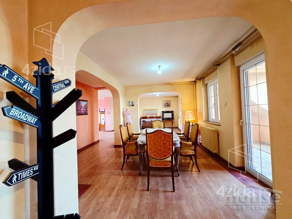 Petosoban stan | 4zida