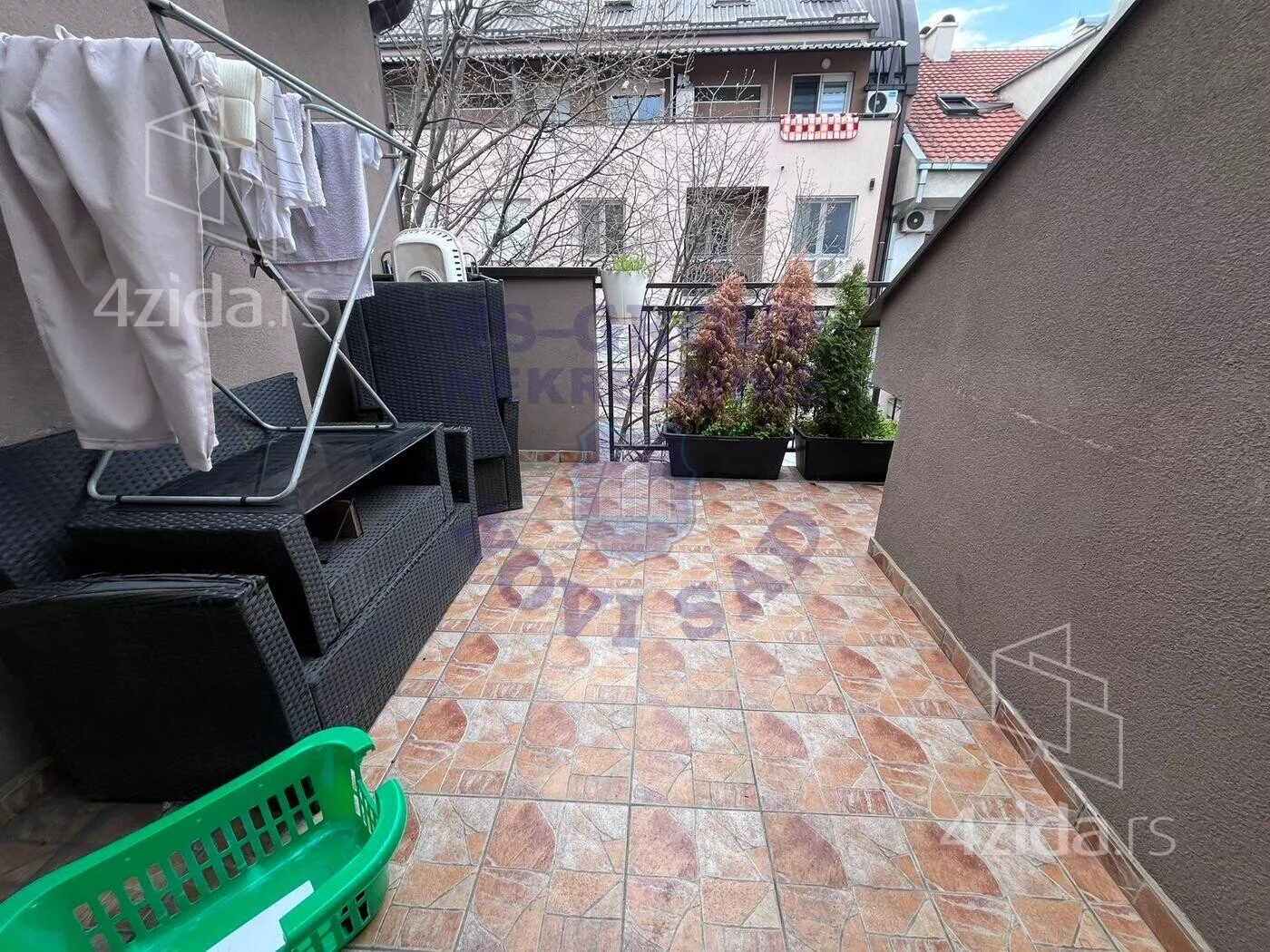 Dvoiposoban stan | 4zida