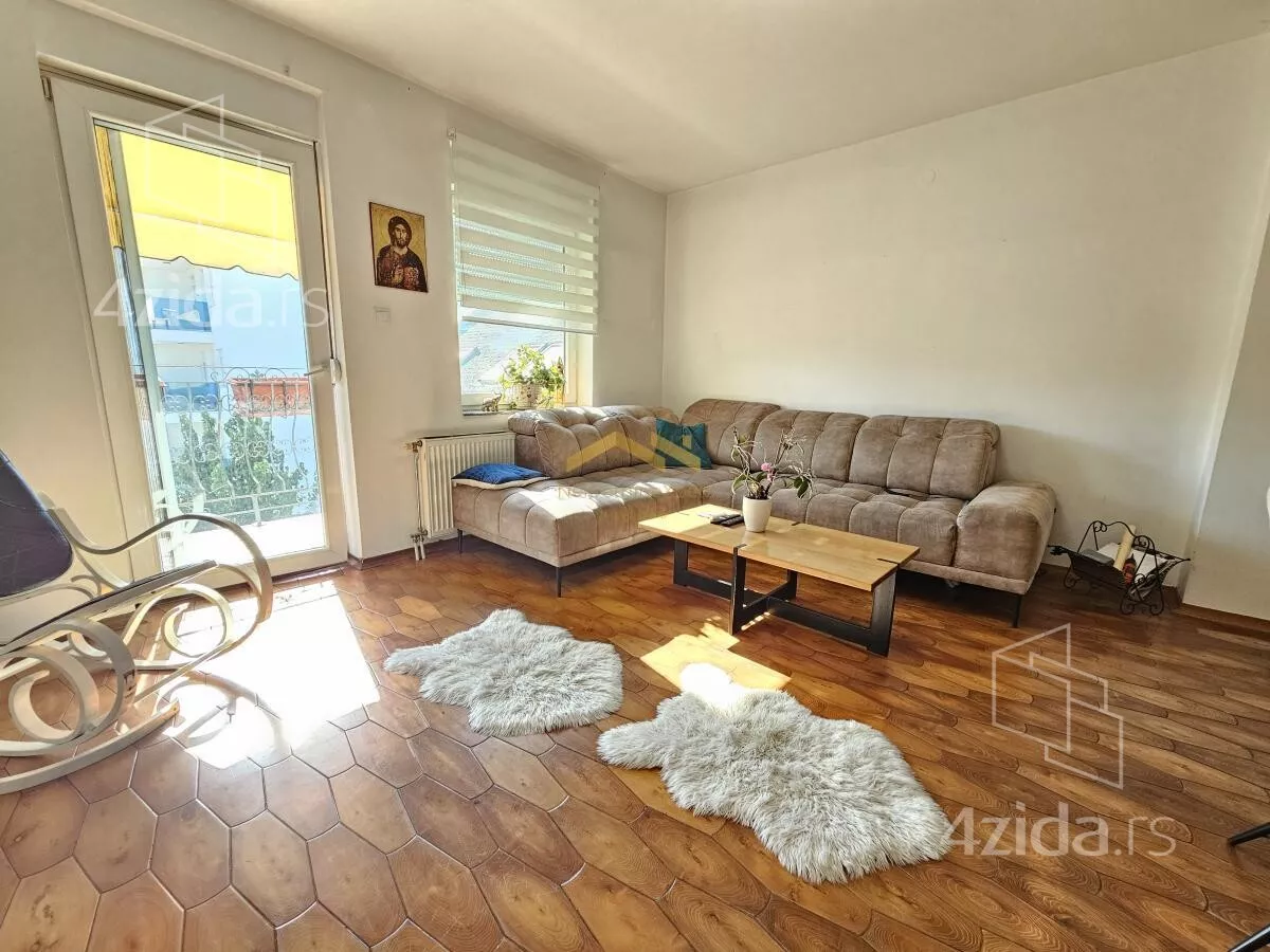 Petosoban stan | 4zida