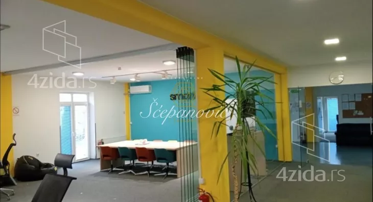 Poslovna zgrada | 4zida