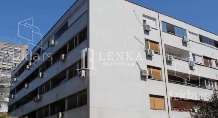 Četvoroiposoban stan | 4zida