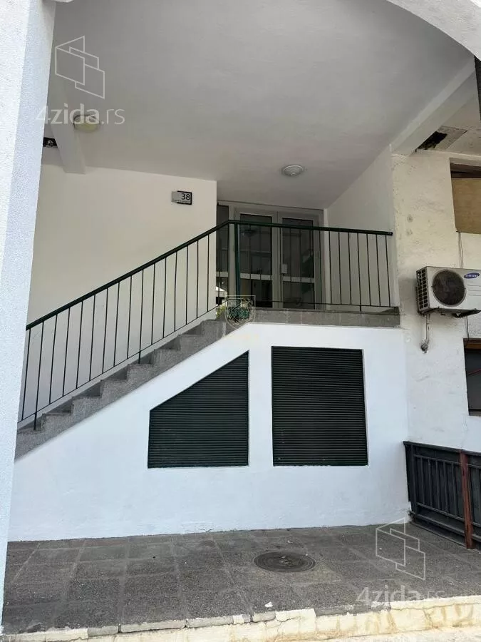 Četvoroiposoban stan | 4zida