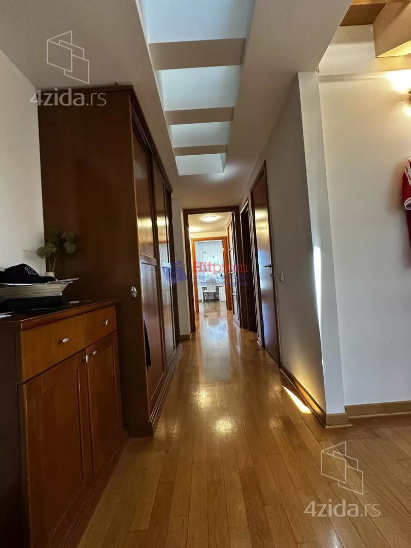 Petosoban stan | 4zida