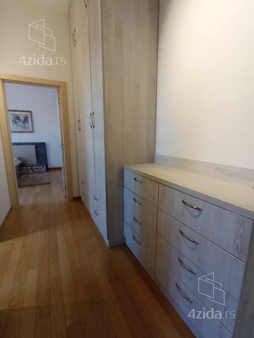 Četvoroiposoban stan | 4zida