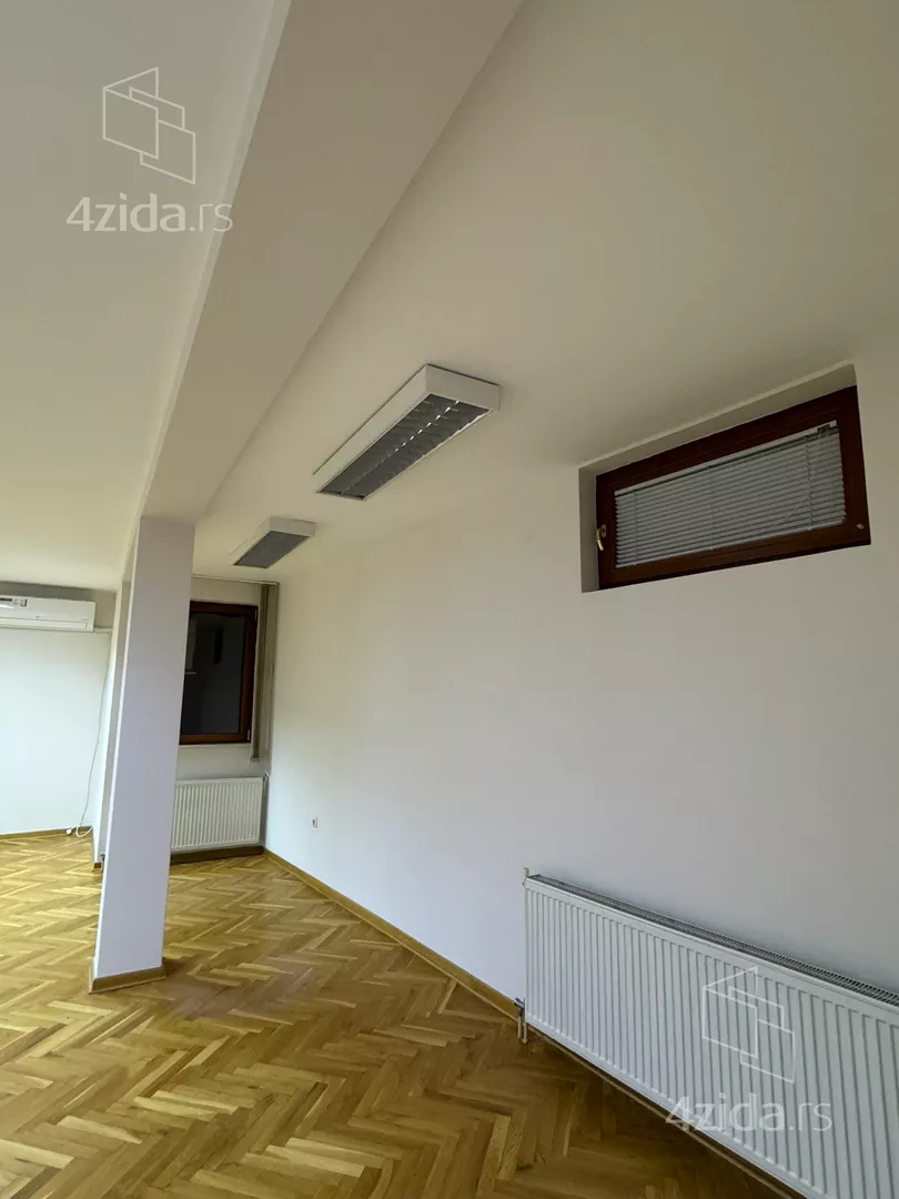 Četvoroiposoban stan | 4zida