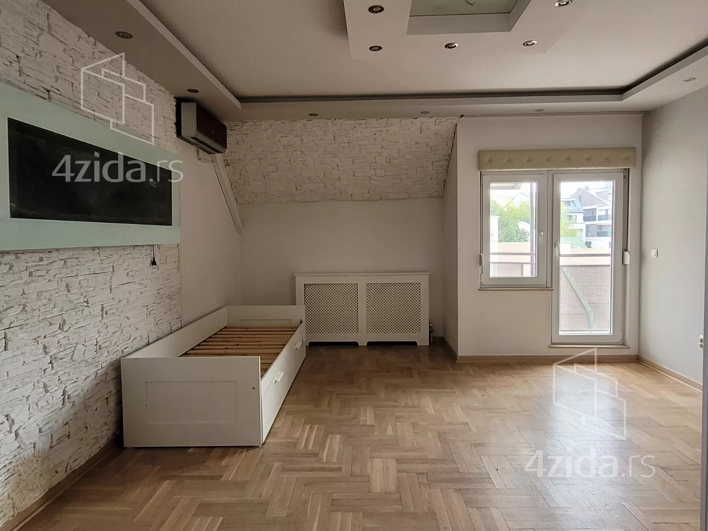 Troiposoban stan | 4zida