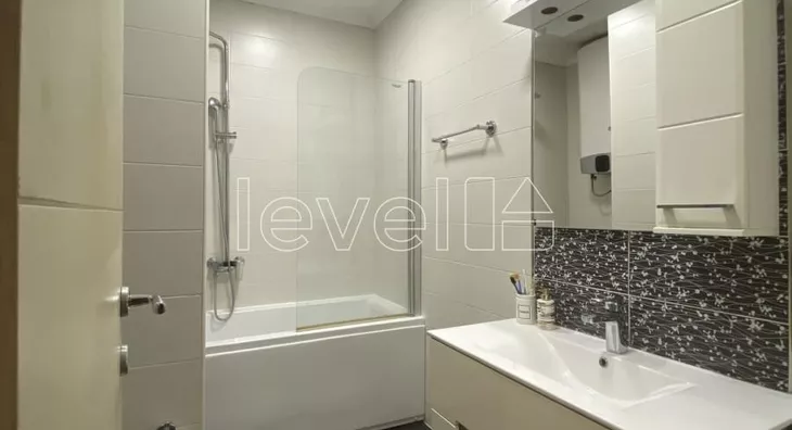 Šestosoban stan | 4zida