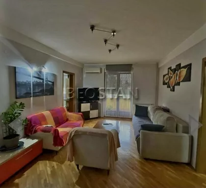 Prvomajska | 4zida.rs