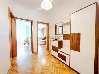 Vukov Spomenik | 4zida.rs