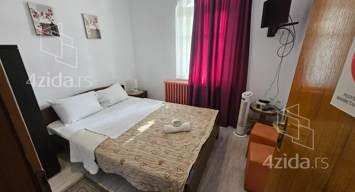 Poslovna zgrada | 4zida