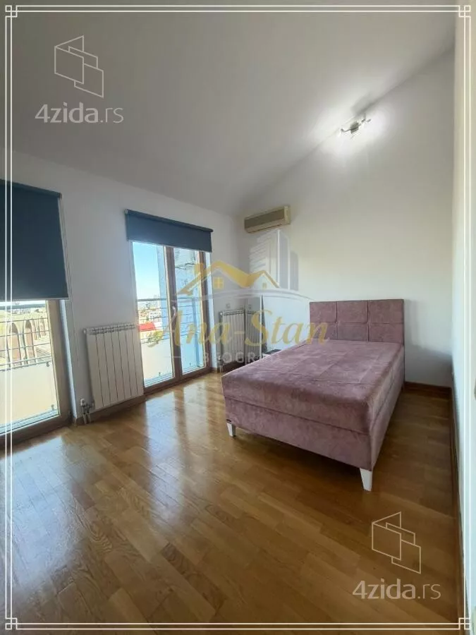 Četvoroiposoban stan | 4zida