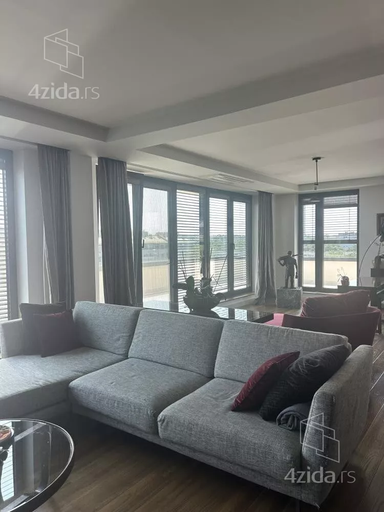 Petosoban stan | 4zida