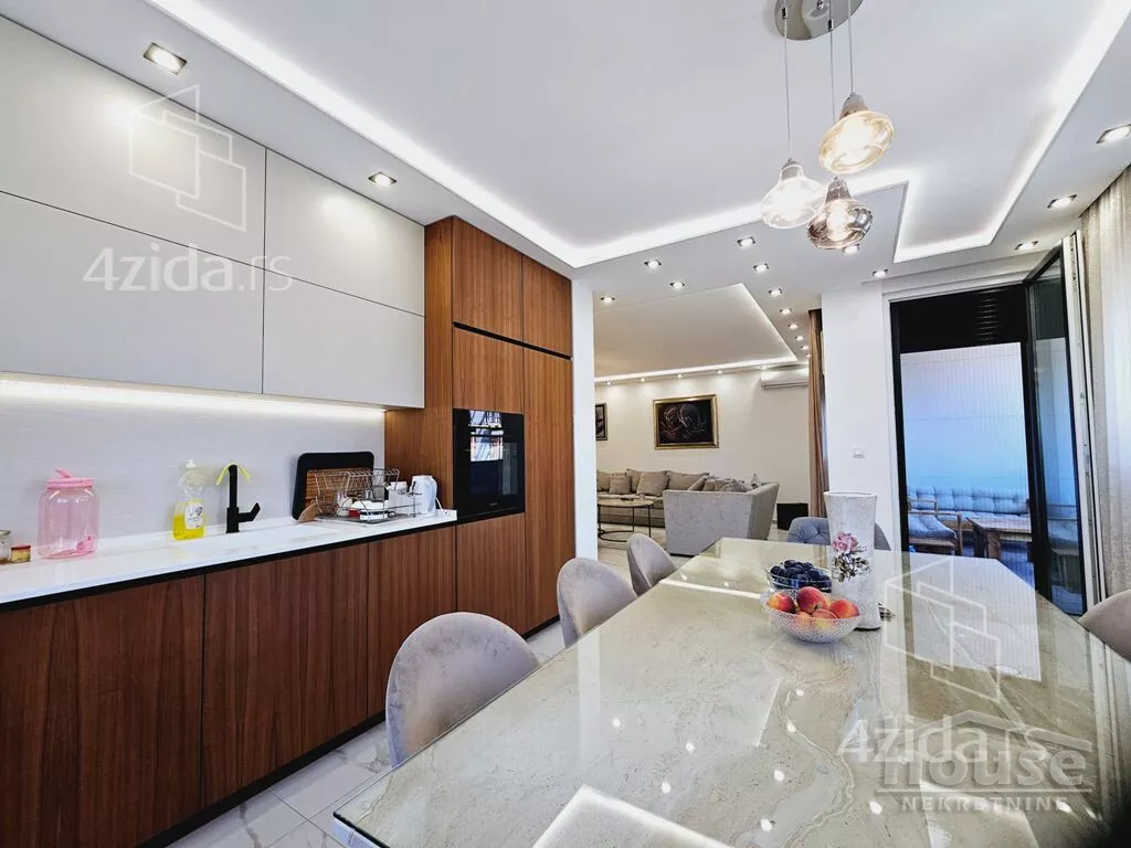 Petosoban stan | 4zida