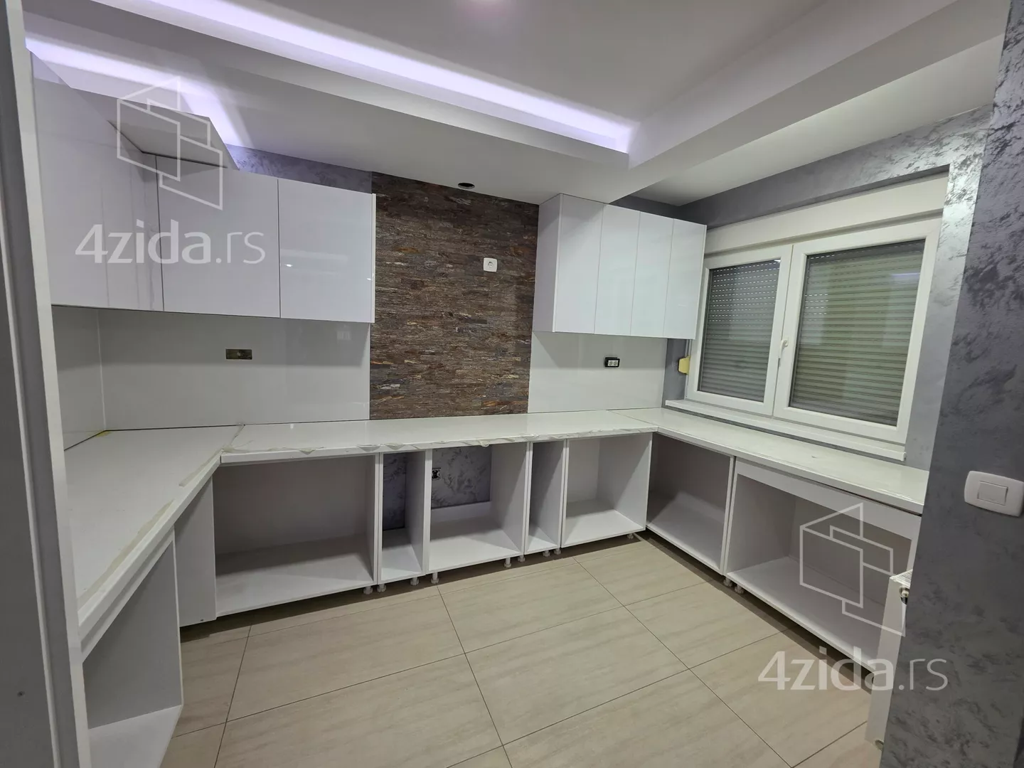 Četvoroiposoban stan | 4zida