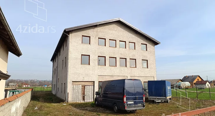 Poslovna zgrada | 4zida