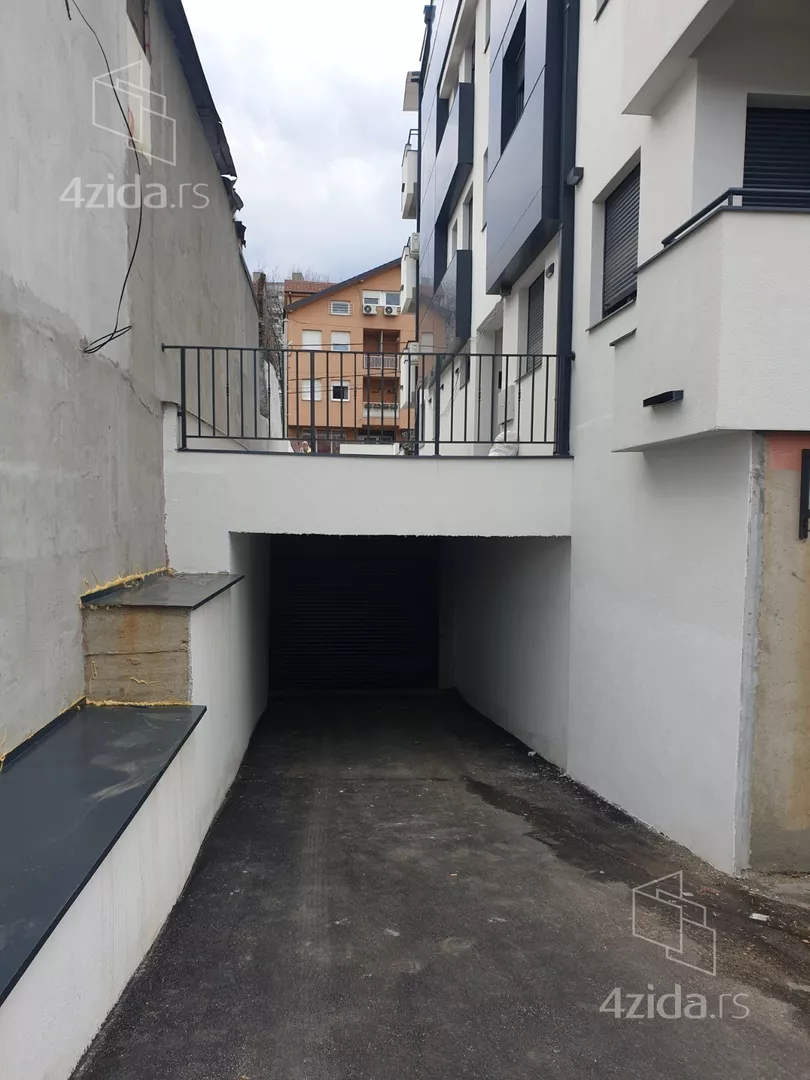 Garaža | 4zida