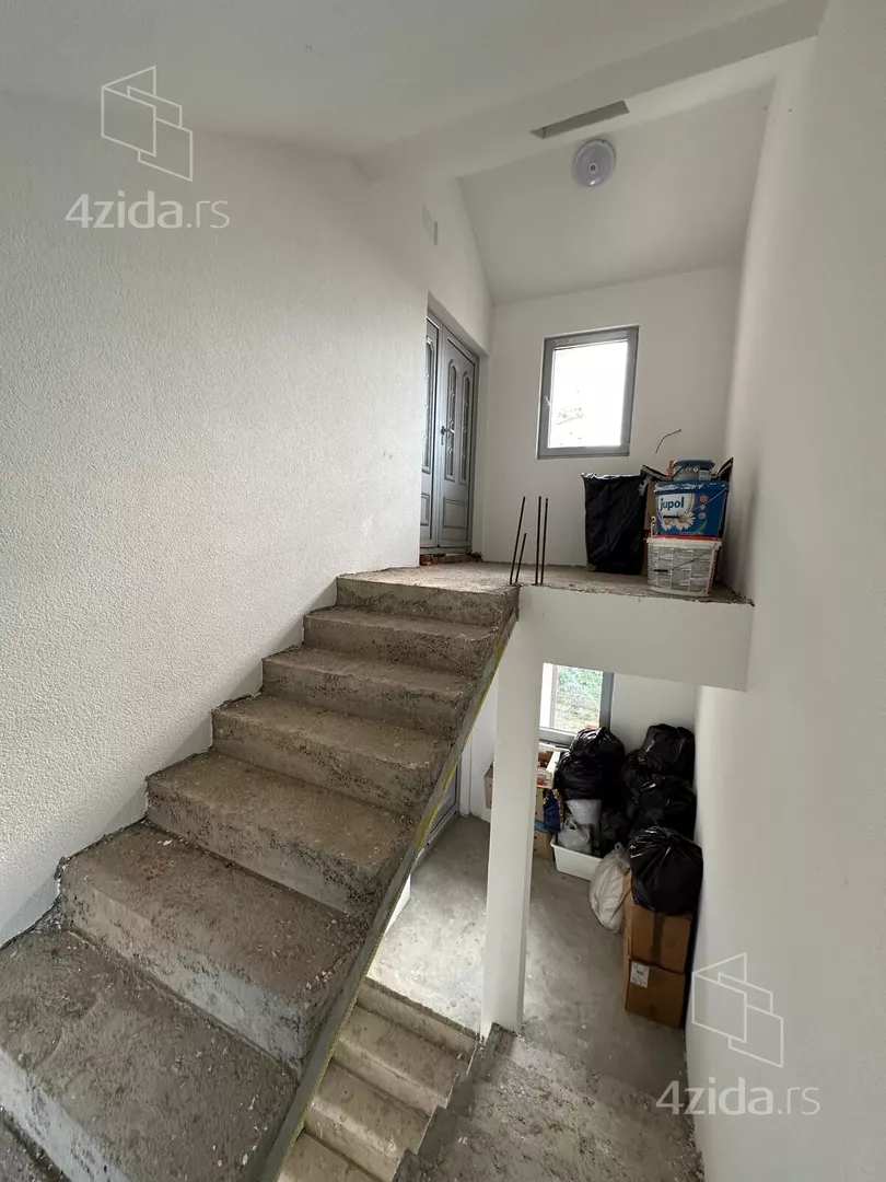 Četvoroiposoban stan | 4zida