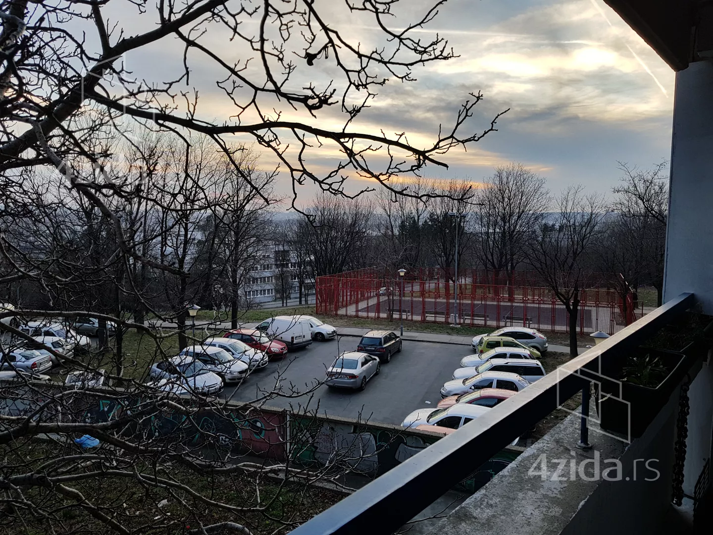 Troiposoban stan | 4zida