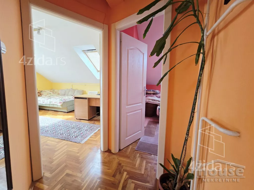 Troiposoban stan | 4zida