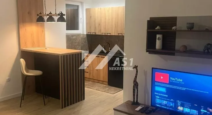 Poslovna zgrada | 4zida