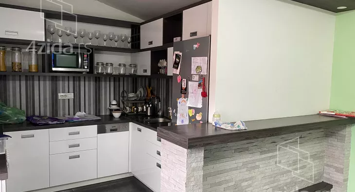 Petosoban stan | 4zida