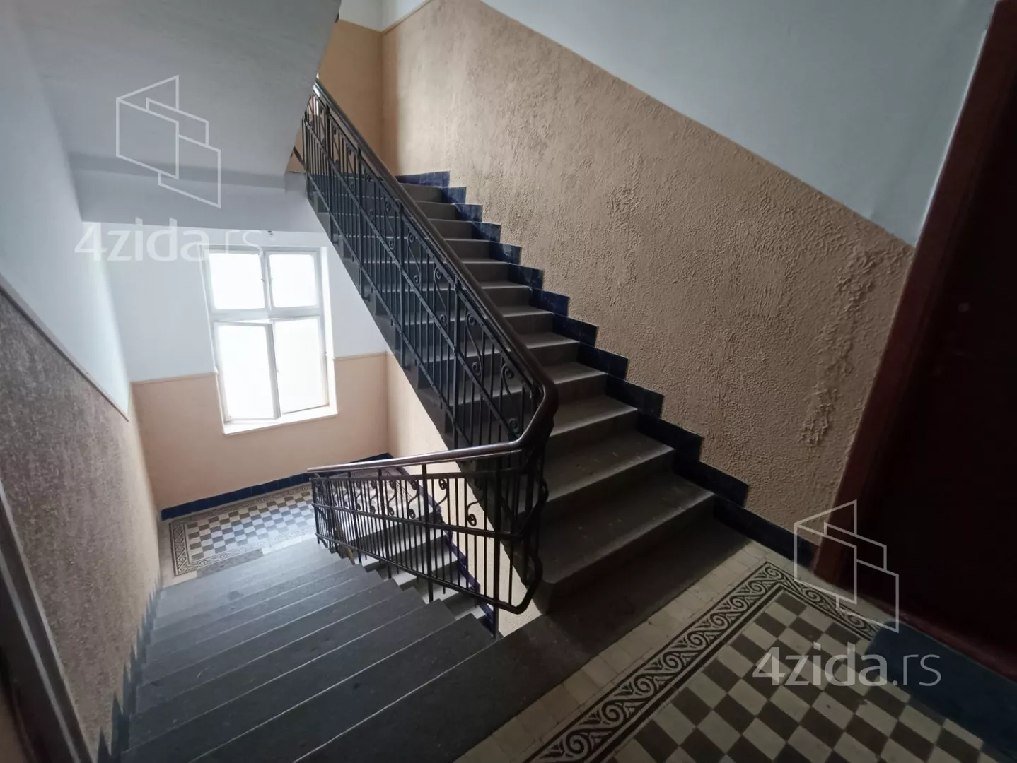 Četvoroiposoban stan | 4zida