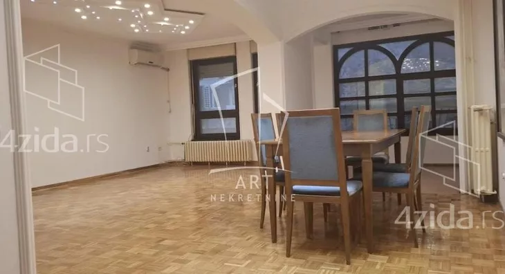 Četvoroiposoban stan | 4zida