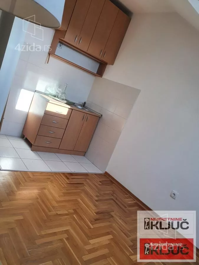 Šestosoban stan | 4zida