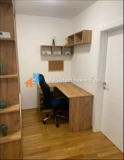 Vukov Spomenik | 4zida.rs