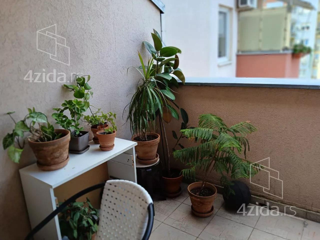 Petosoban stan | 4zida