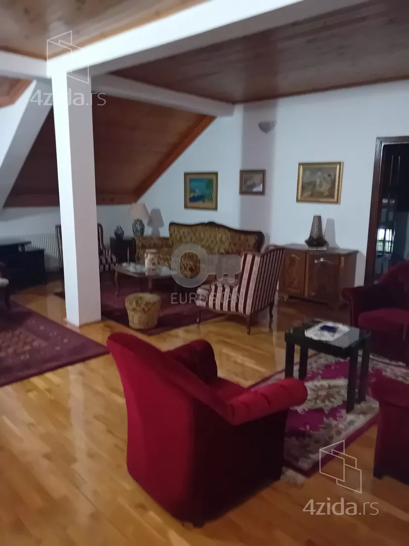 Šestoiposoban stan | 4zida