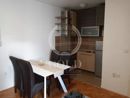 Petra Drapšina | 4zida.rs