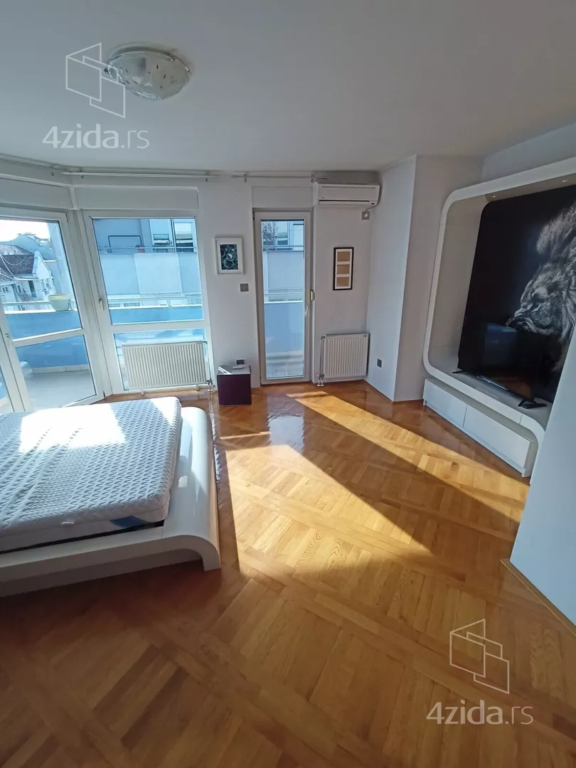 Četvoroiposoban stan | 4zida