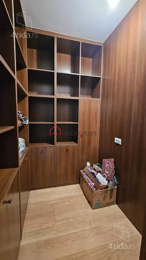 Sedmosoban stan | 4zida