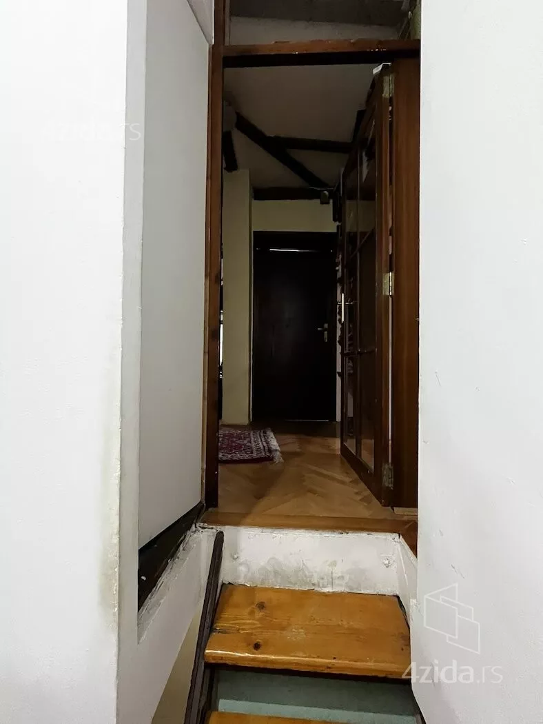 Šestosoban stan | 4zida