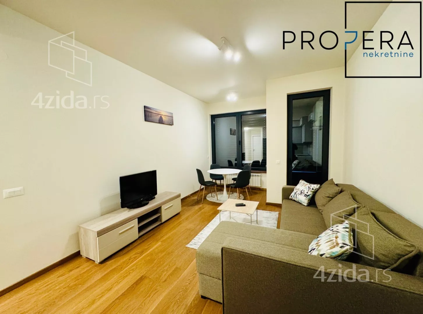 Jednoiposoban stan | 4zida