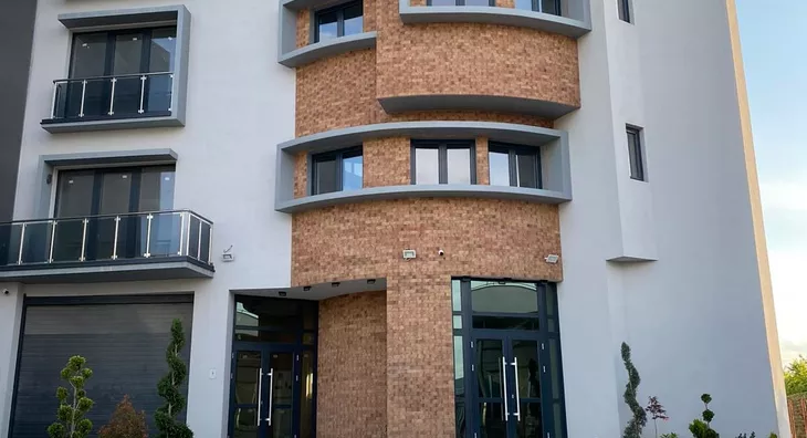 Poslovna zgrada | 4zida