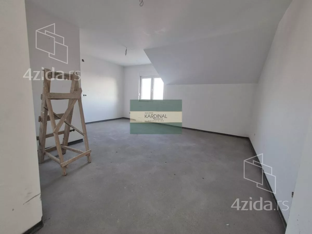 Šestosoban stan | 4zida