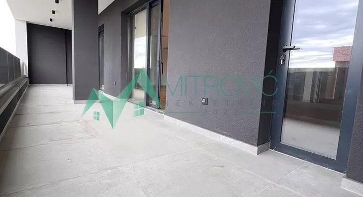 Petosoban stan | 4zida