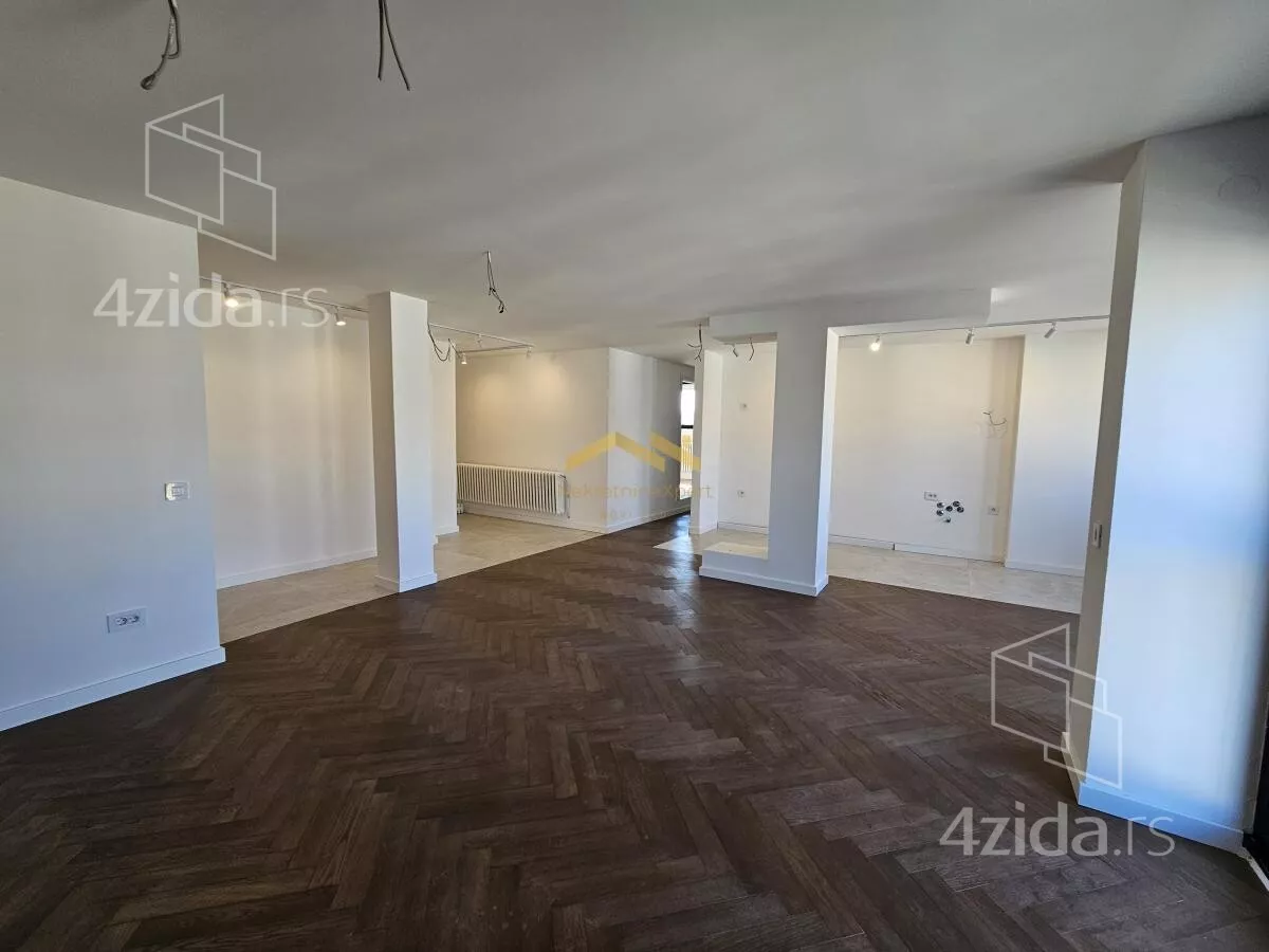 Četvoroiposoban stan | 4zida