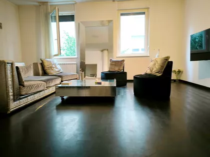 Vukov Spomenik | 4zida.rs