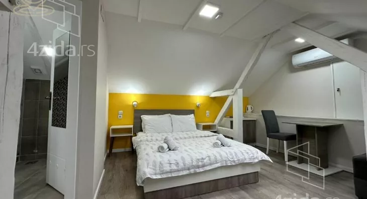 Poslovna zgrada | 4zida