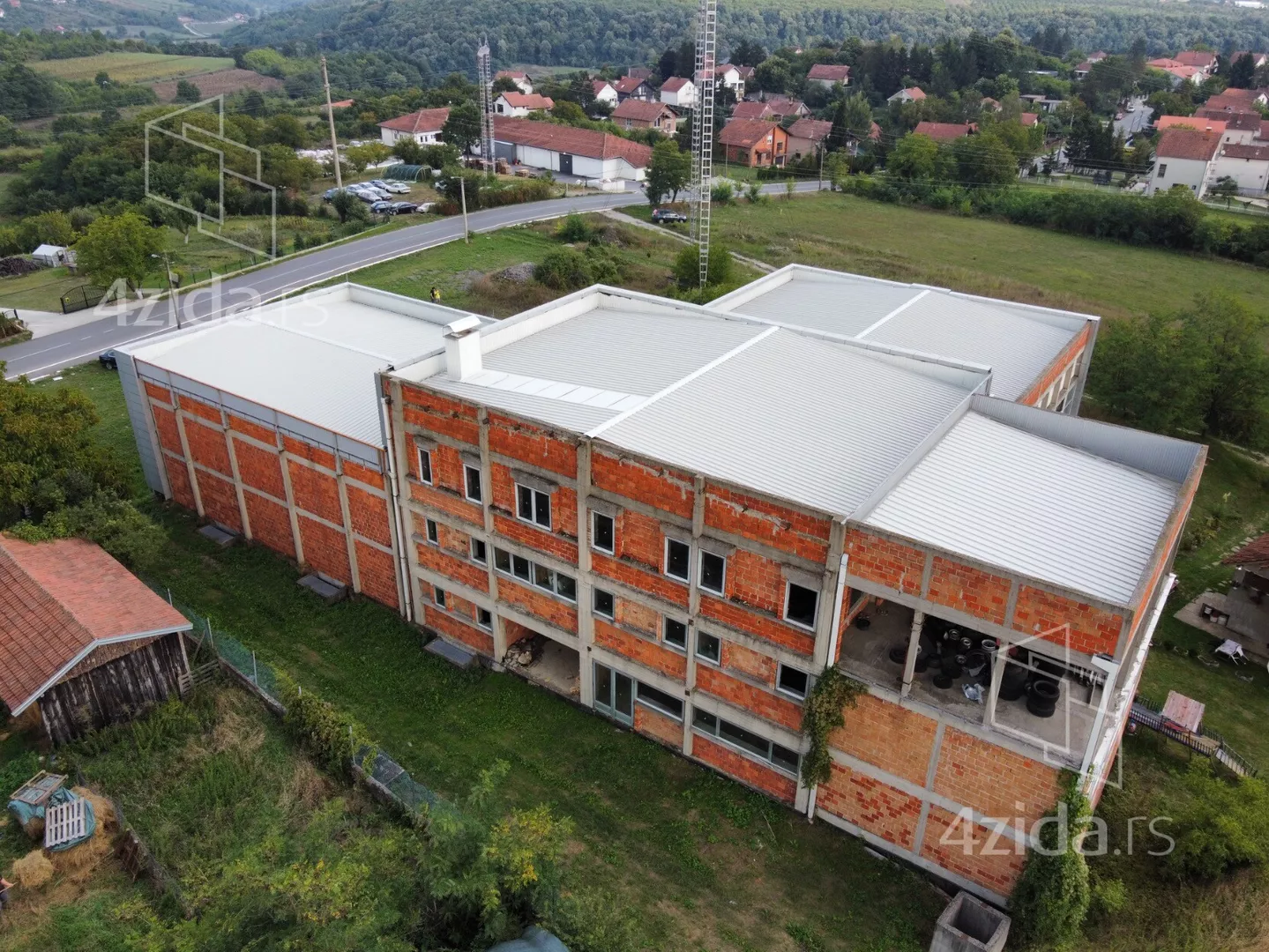 Poslovna zgrada | 4zida