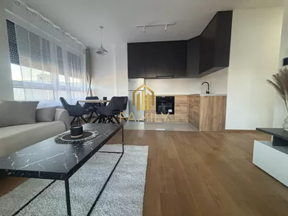Radnička 2a | 4zida.rs