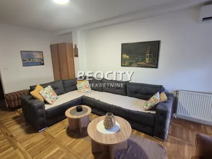Petra Drapšina | 4zida.rs