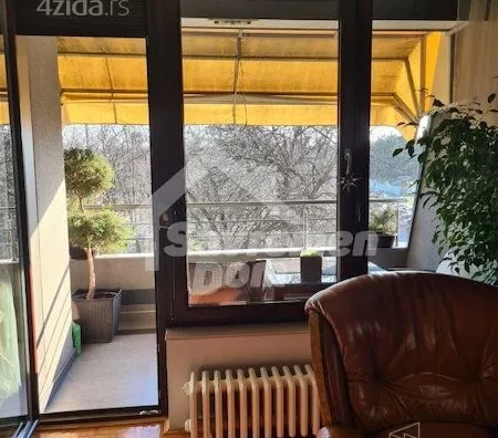 Šestoiposoban stan | 4zida