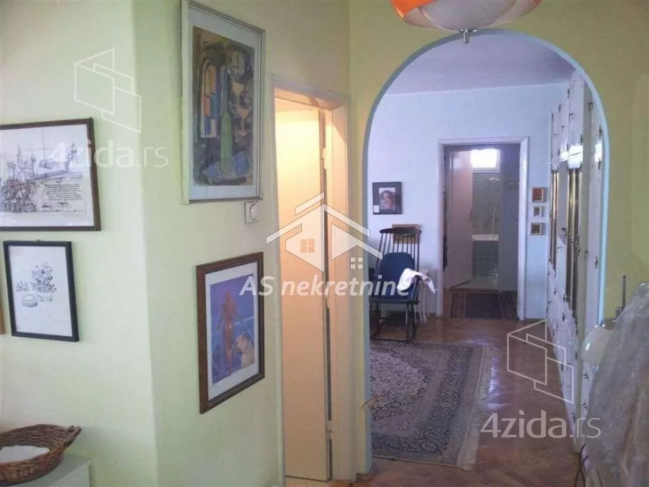Troiposoban stan | 4zida